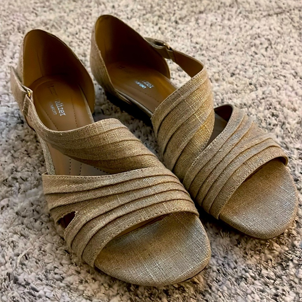 Naturalized sz 8.5 sandals, Velcro closure. Smoke/Pet free home